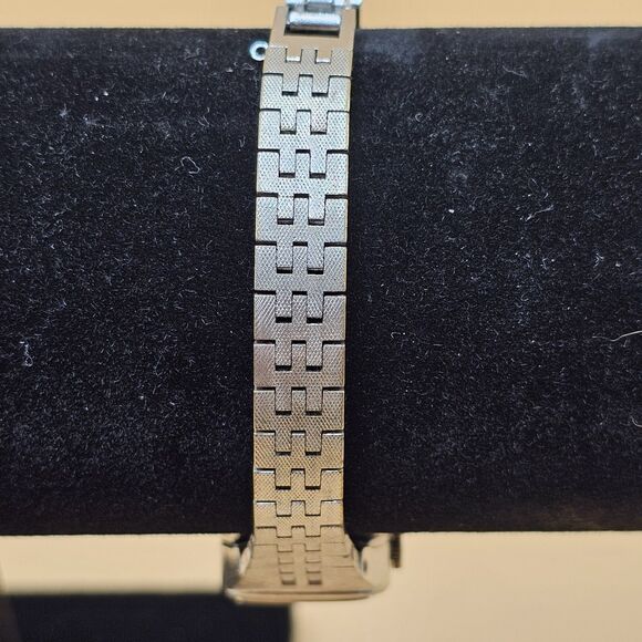 Vintage Seiko Woman\'s 11-3949 Manual Wind 17 Jewels Blue Dial Watch Runs Great main image 4